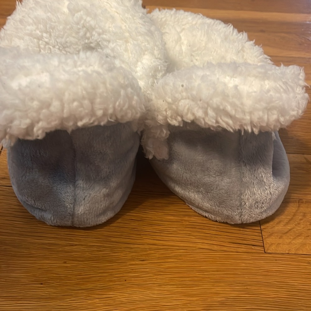 Cute bootie slippers in gray and white - Picture 4 of 8